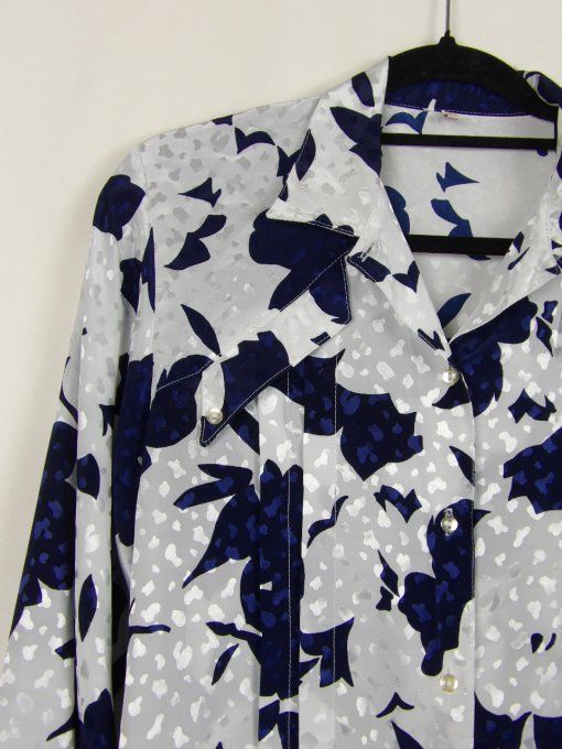 Chemise blanches a motifs bleu 