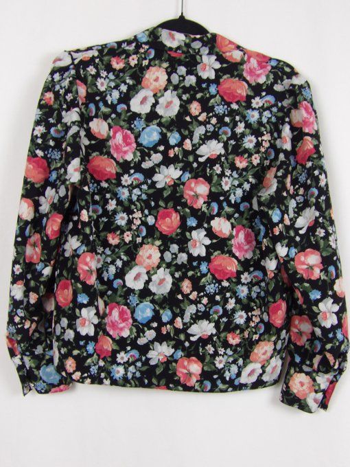 Chemise noire a motifs fleuries colorés 