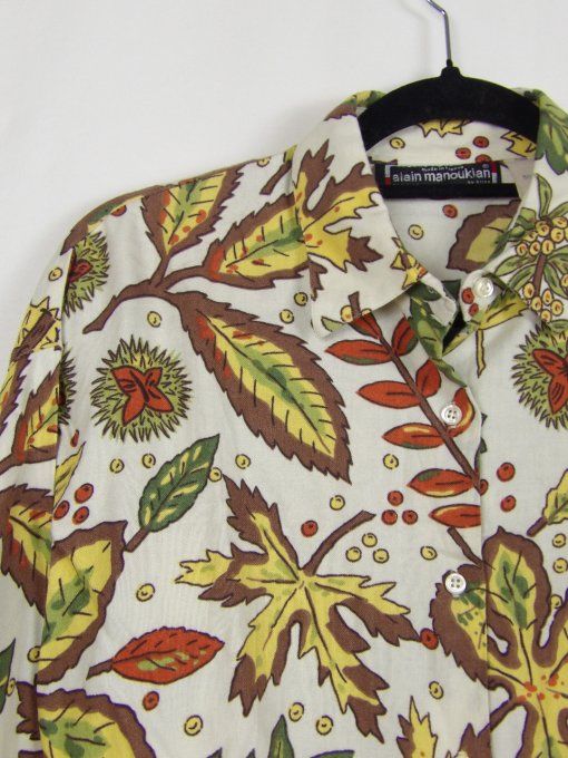 Chemise blanche a motifs fleuries colorés 
